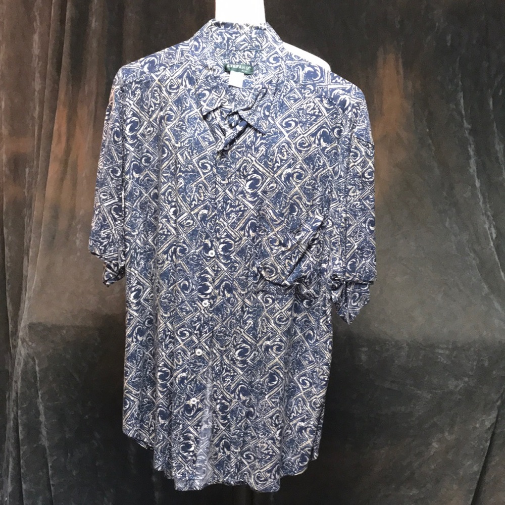 Men’s large camp shirt with front pocket